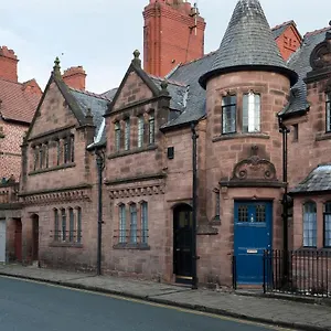 in-the-heart-of-chester-historical-stylish.hotelsin-chester.com/